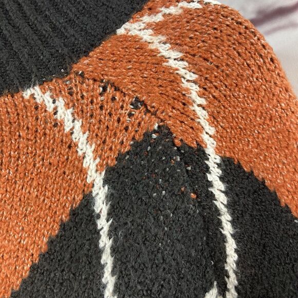 A New Day Oversized Sweater SZ M Argyle Pattern Rust White Black V Neck Soft - Picture 7 of 9